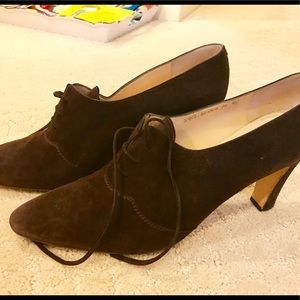 Brown suede rare Silvia Fiorentini heels w laces.